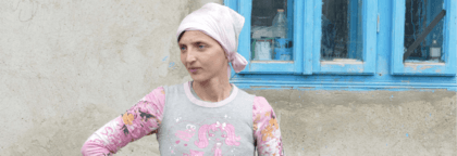 vrouw met witte kap