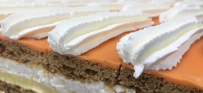 Oranje tompouce van Bakkerij Voordijk